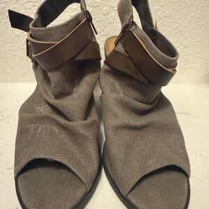 Not Rated Women's Taupe Open-Toe Ankle Sling Sandals